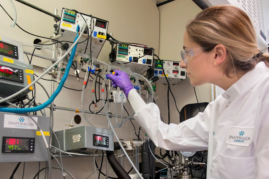 Revolutionizing Clinical Trials: AI-Powered Local Drug Manufacturing Accelerates Pharmaceutical Innovation